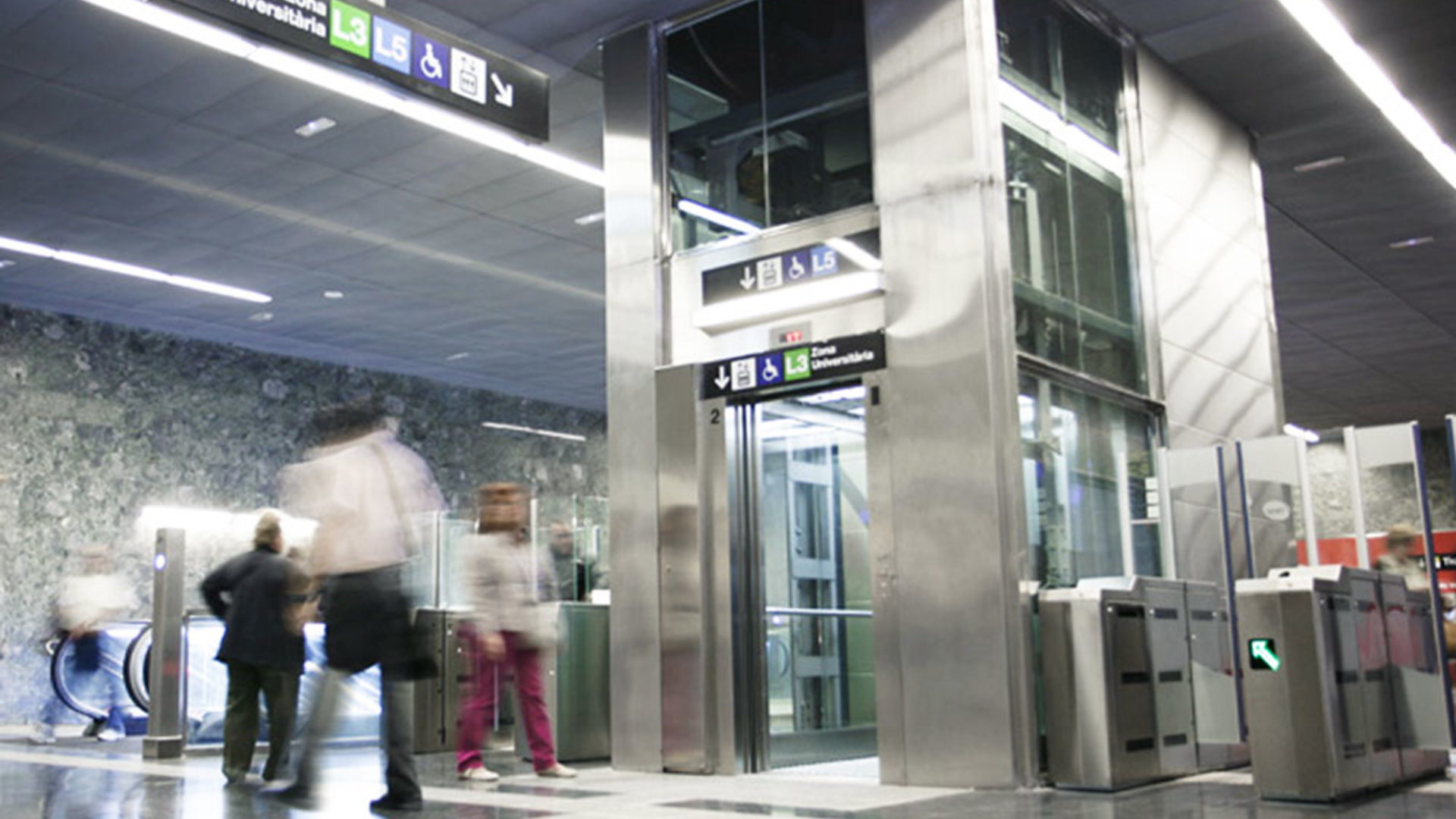 Ascensores Orona para metros y aeropuertos 