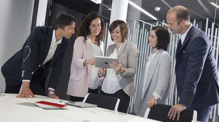 equipo de mujeres y hombres